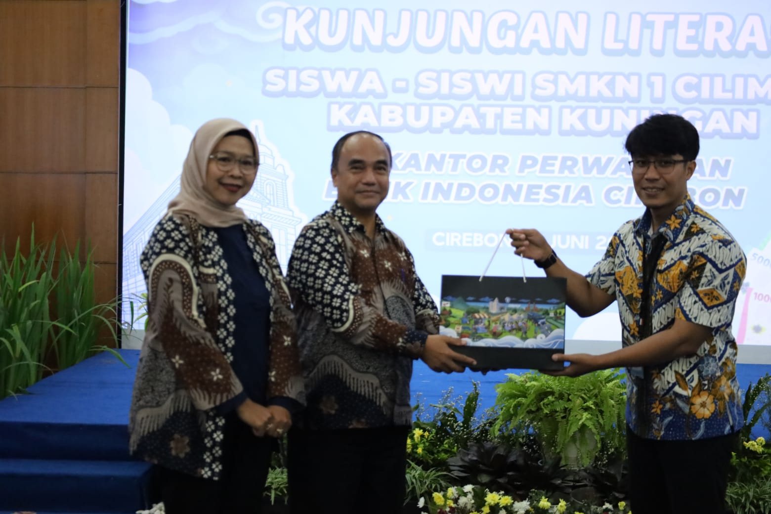 Kunjungan Literasi MPLB SMK Negeri 1 Cilimus bersama Kantor Perwakilan Bank Indonesia Cirebon