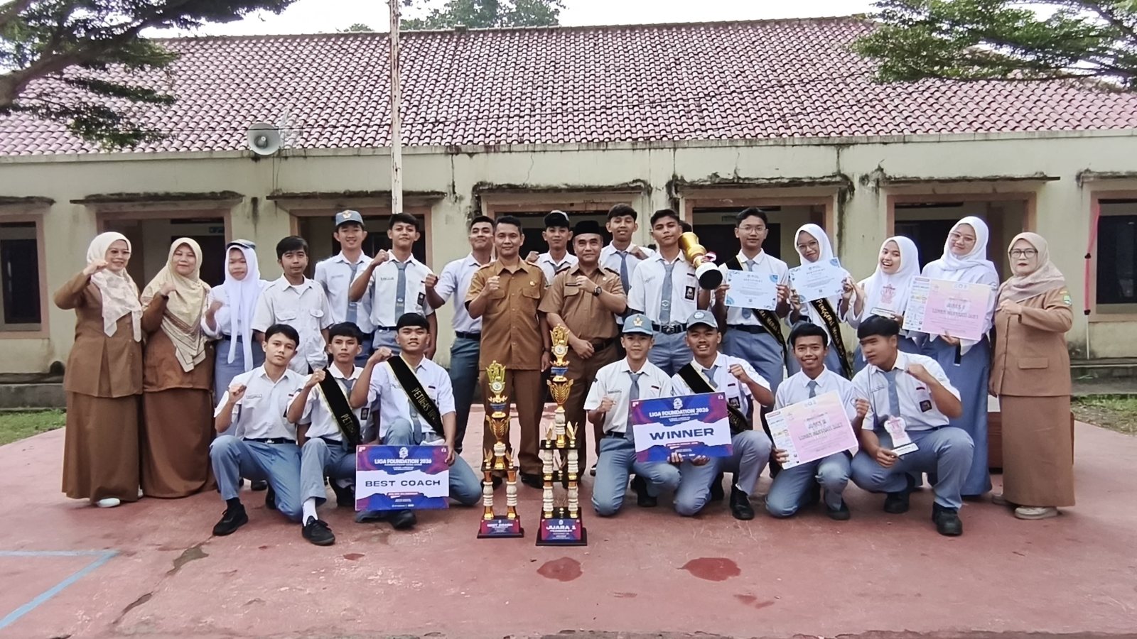 Tim Futsal Putra dan Putri SMKN 1 Cilimus Raih Juara Tingkat Kabupaten