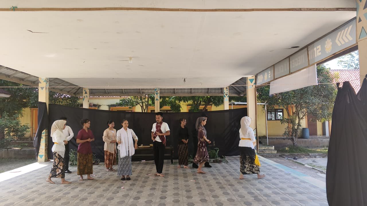 Pelatihan Pementasan Drama pada Mata Pelajaran Bahasa Indonesia